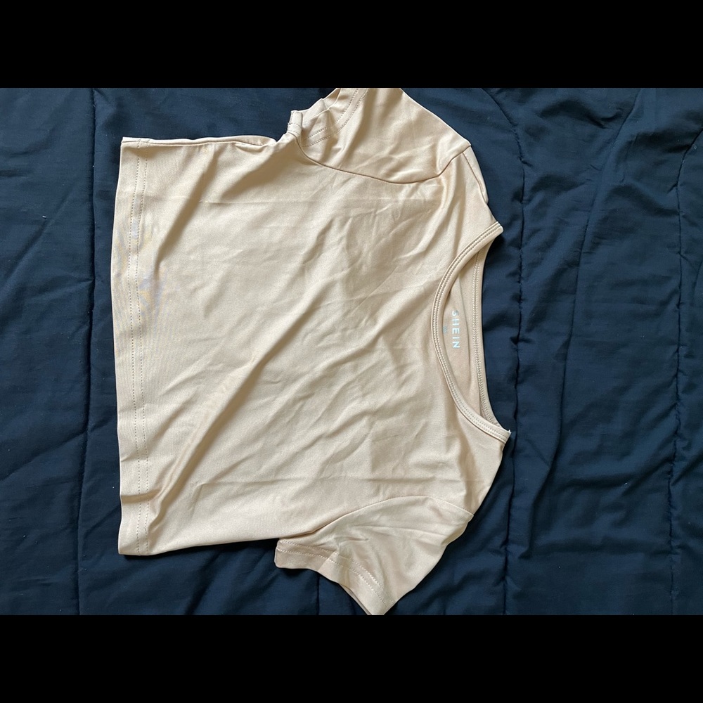 Shein XS nude crop top. The picture makes it look lighter but it’s a darker nude